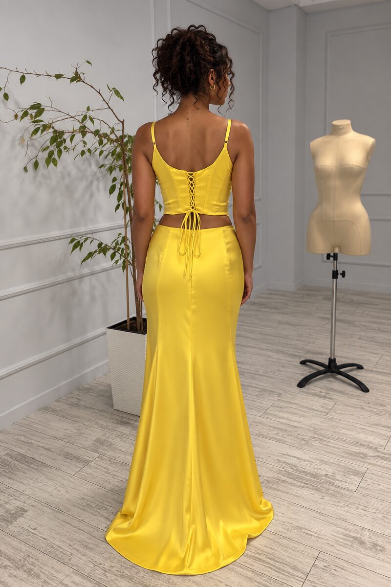 Ensemble Azalée vu de dos : bustier lacé et jupe satinée